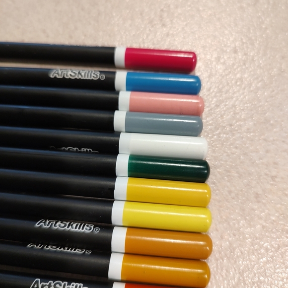 Experience the world of art with these 19 Art Skills Colored Pencils. - Picture 7 of 10